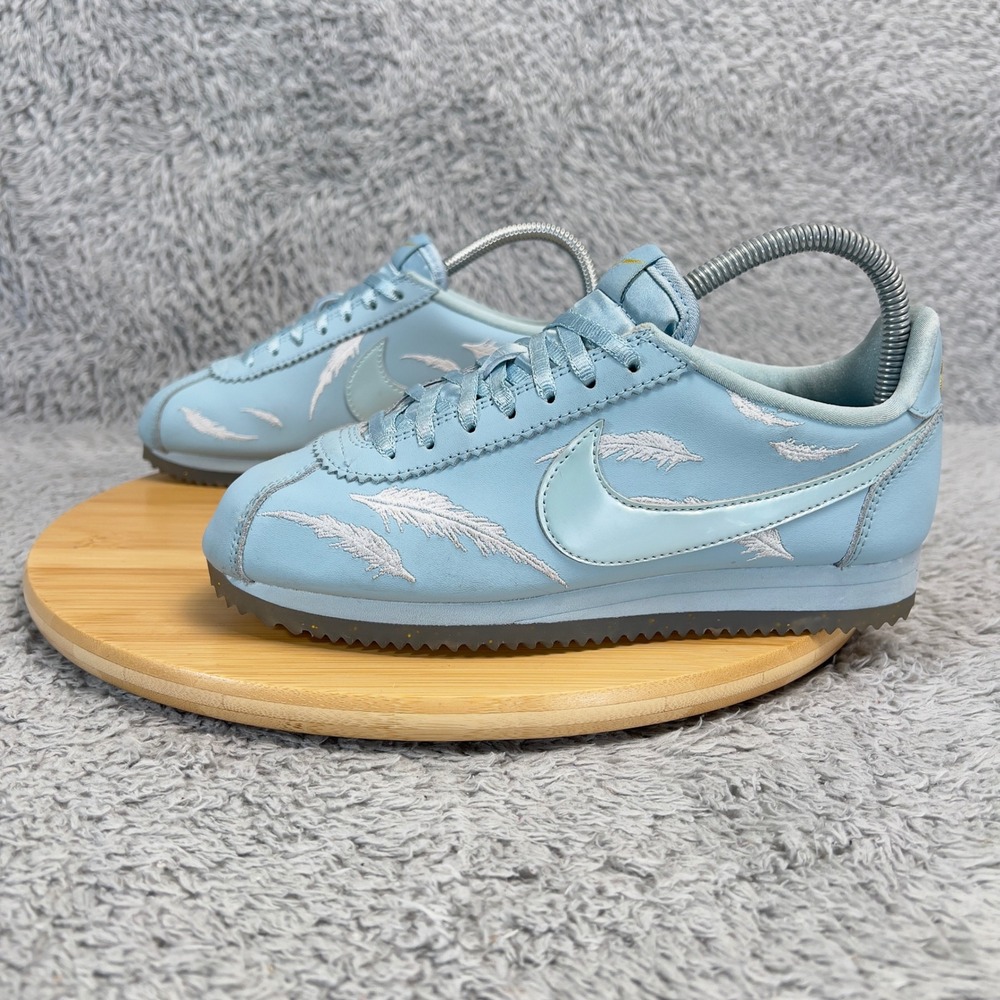Nike Classic Cortez Feather Embroidery Sneakers Baby Blue Womens 6.5 AR5393-400